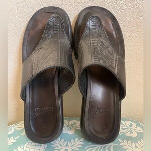 Dansko Embossed Thong Clog Flip Flop Sandals size 39, 8.5-9. very wide fit